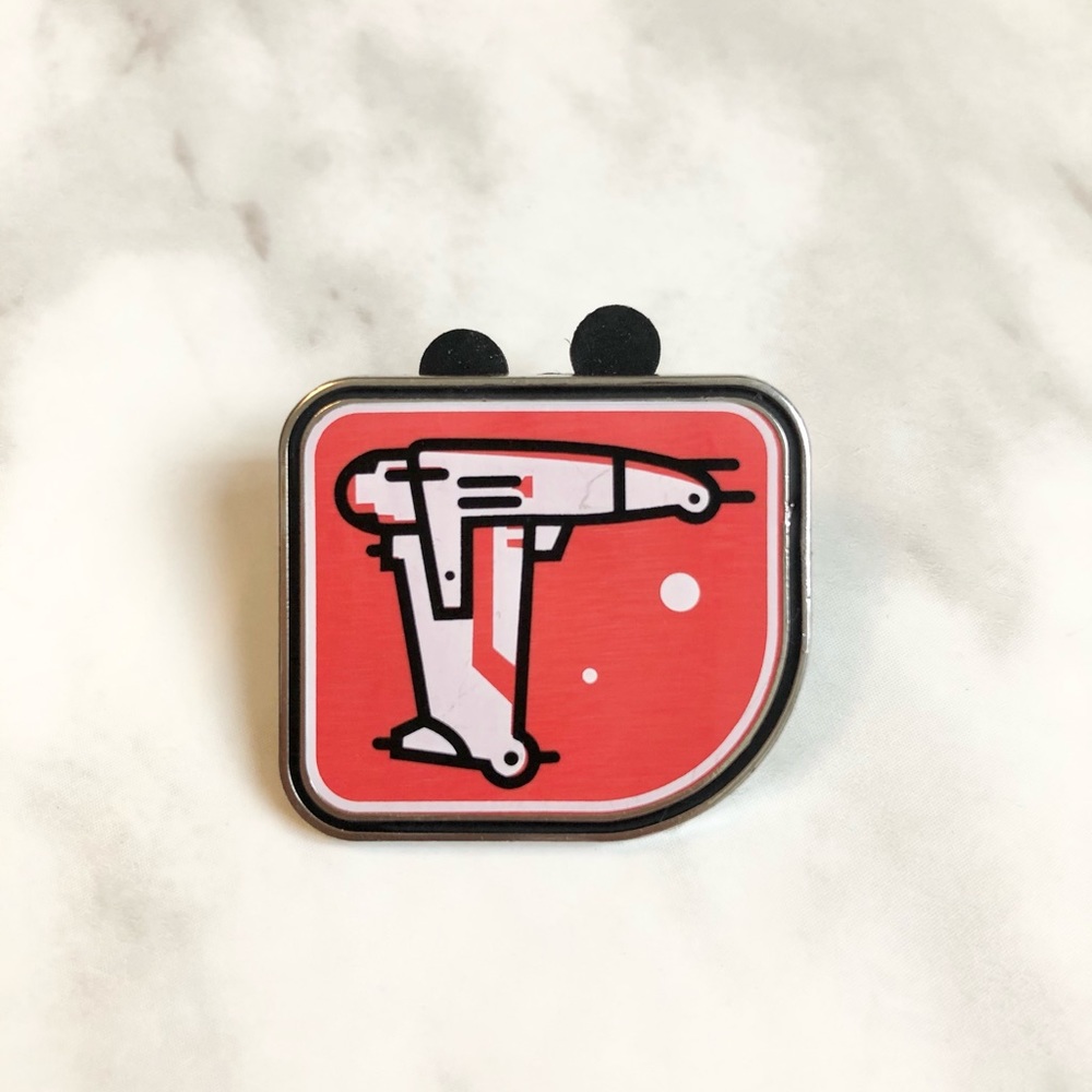 🎉 New Disney Parks Star Wars The Last Jedi Blaster Pin